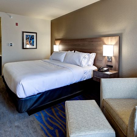 Holiday Inn Express & Suites Manhattan By Ihg Екстер'єр фото