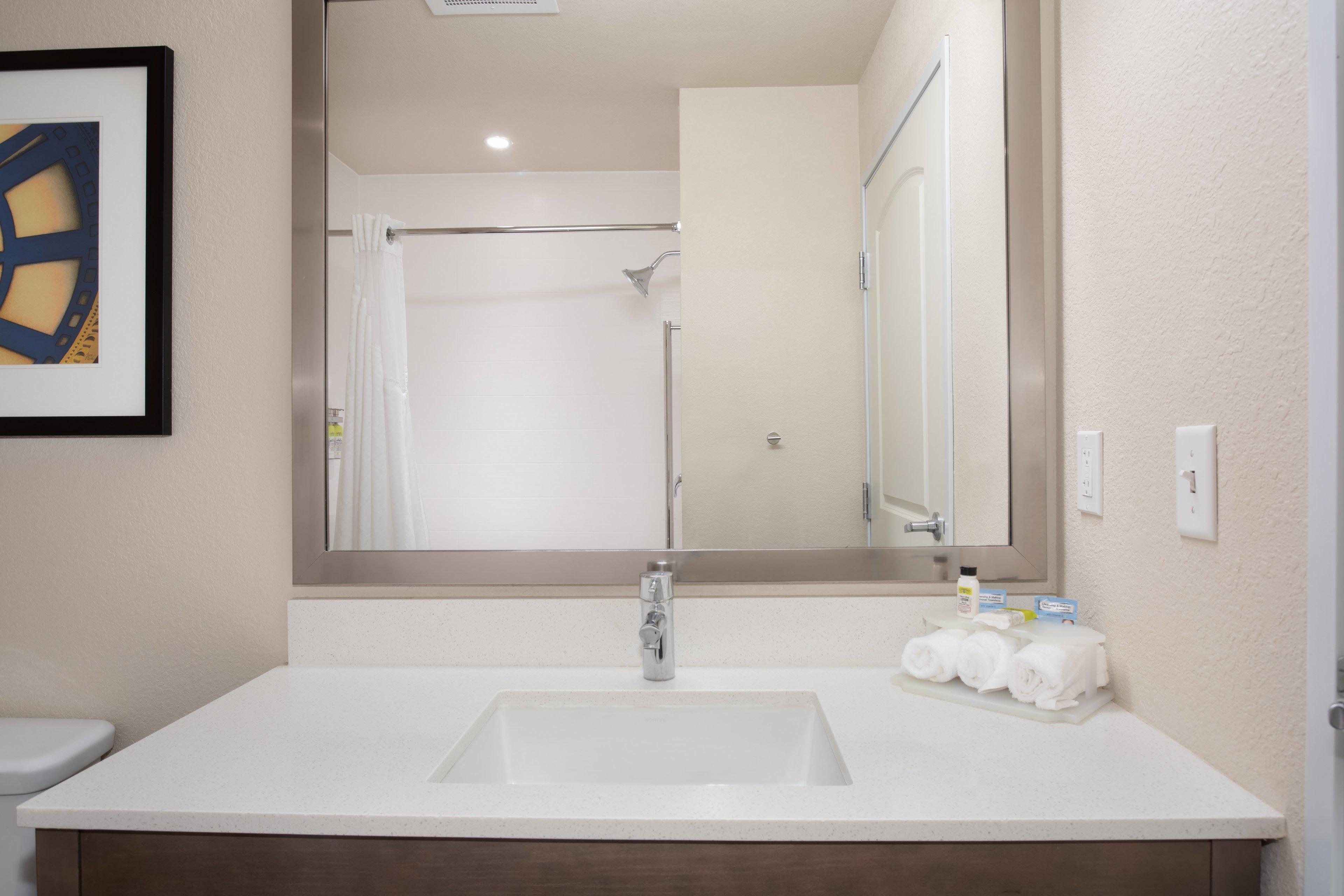 Holiday Inn Express & Suites Manhattan By Ihg Екстер'єр фото