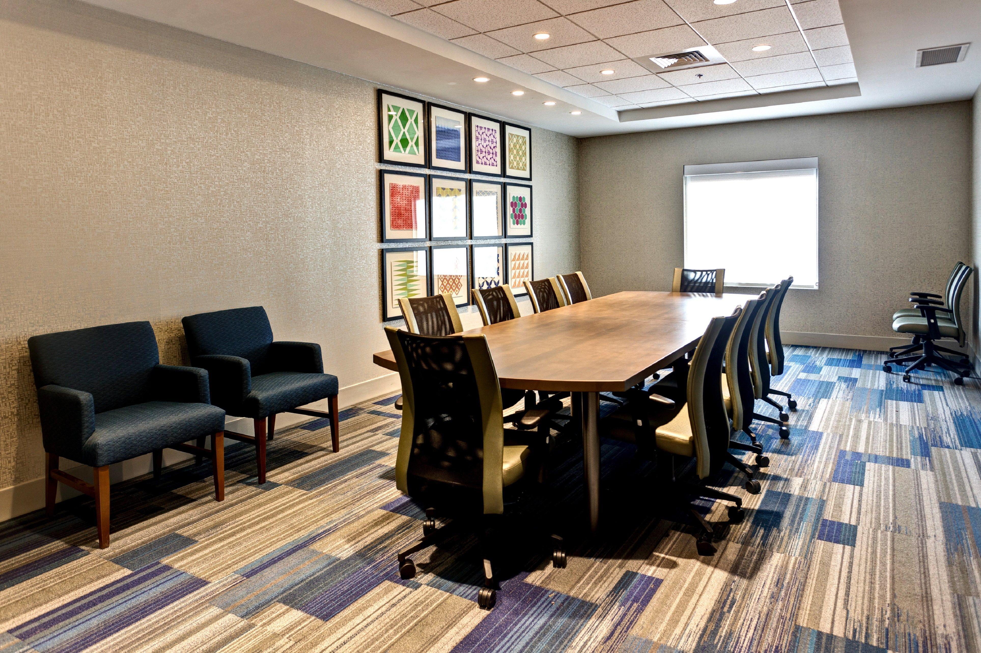 Holiday Inn Express & Suites Manhattan By Ihg Екстер'єр фото