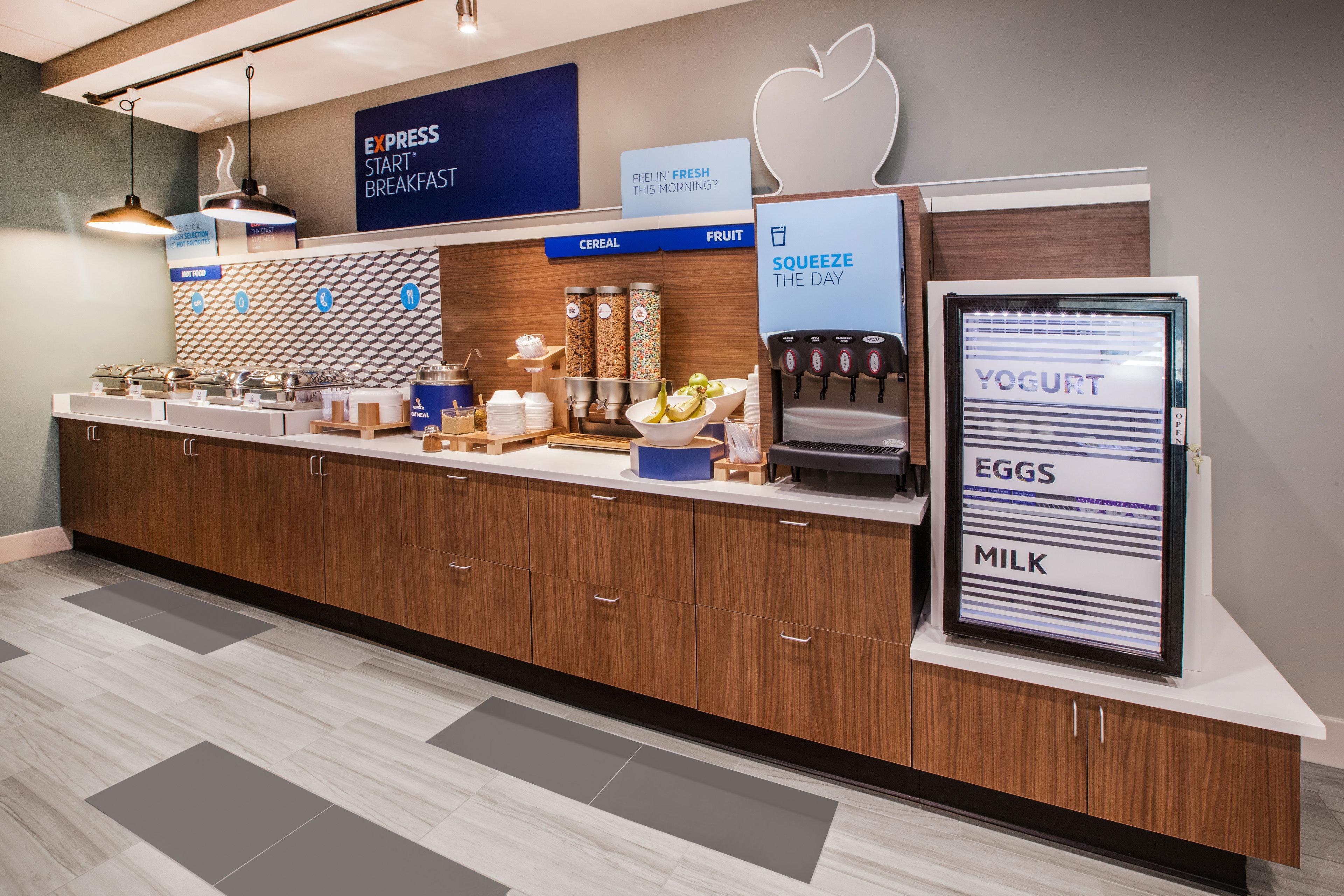 Holiday Inn Express & Suites Manhattan By Ihg Екстер'єр фото