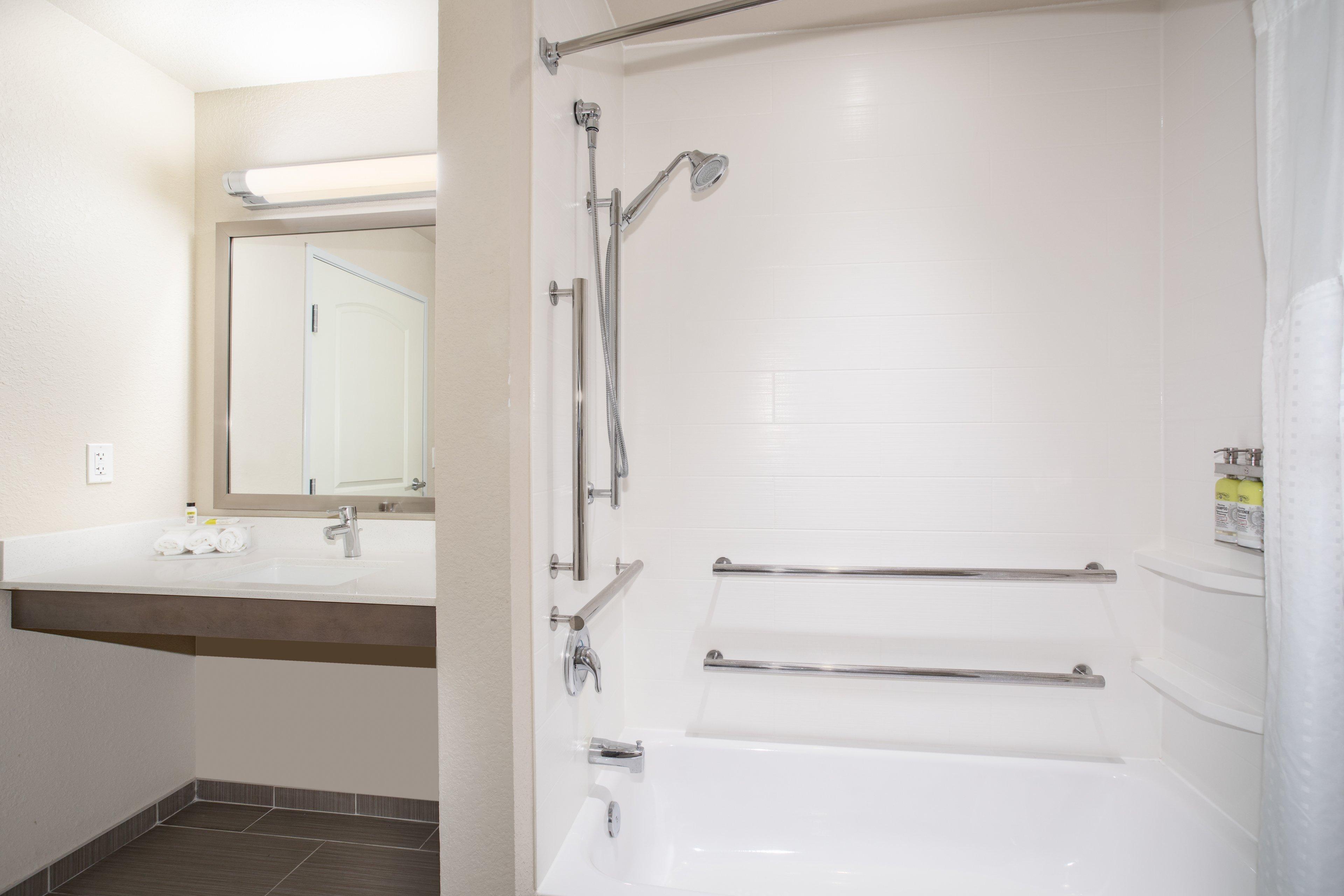 Holiday Inn Express & Suites Manhattan By Ihg Екстер'єр фото