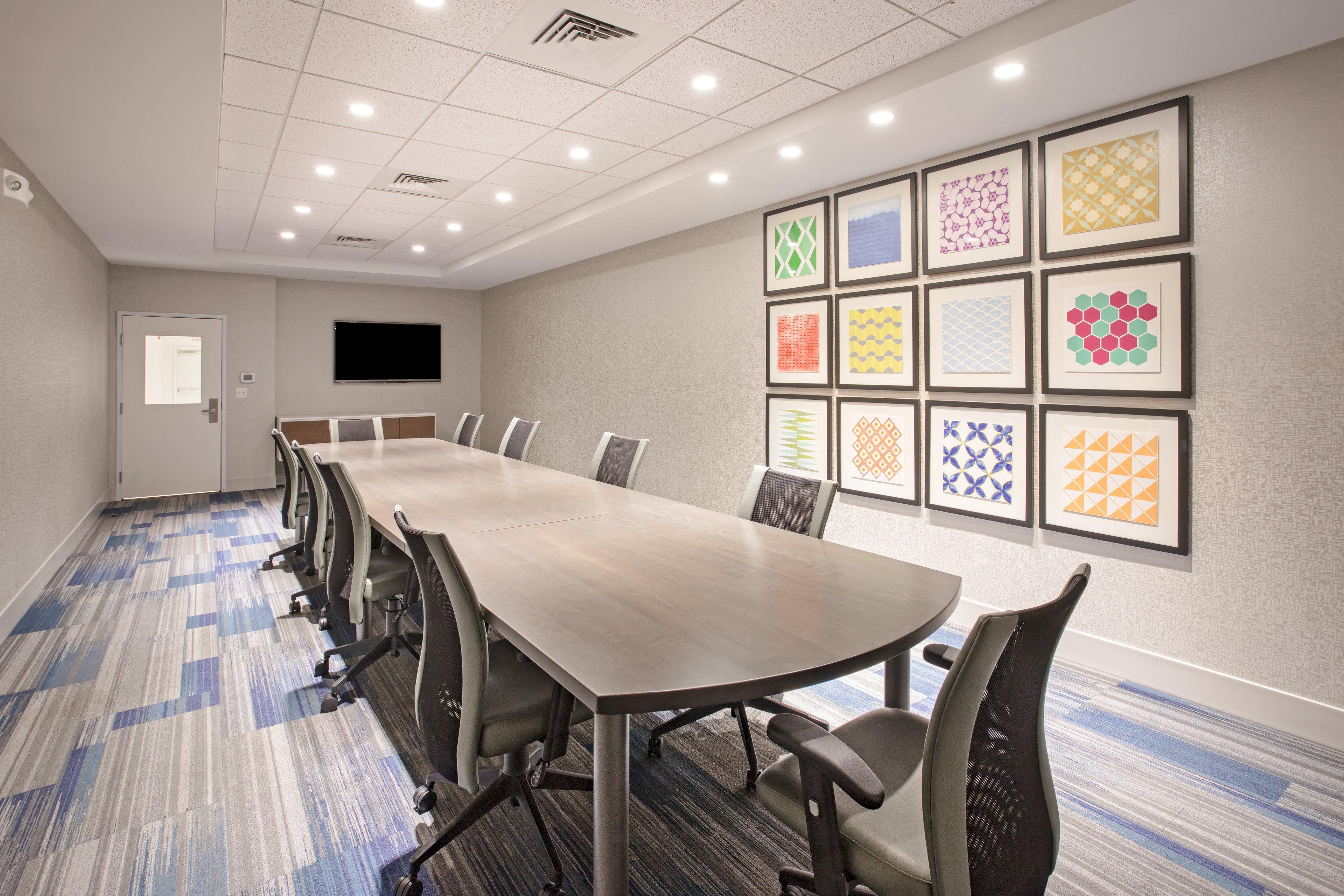 Holiday Inn Express & Suites Manhattan By Ihg Екстер'єр фото