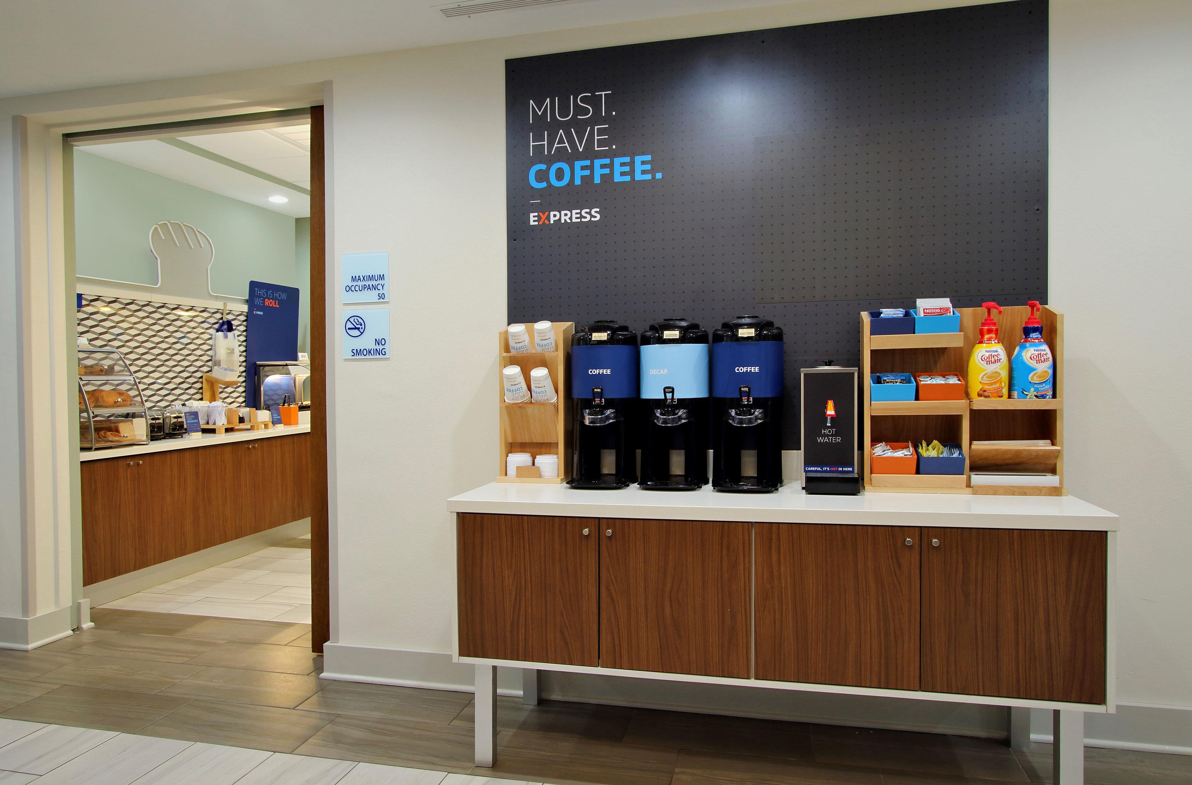 Holiday Inn Express & Suites Manhattan By Ihg Екстер'єр фото