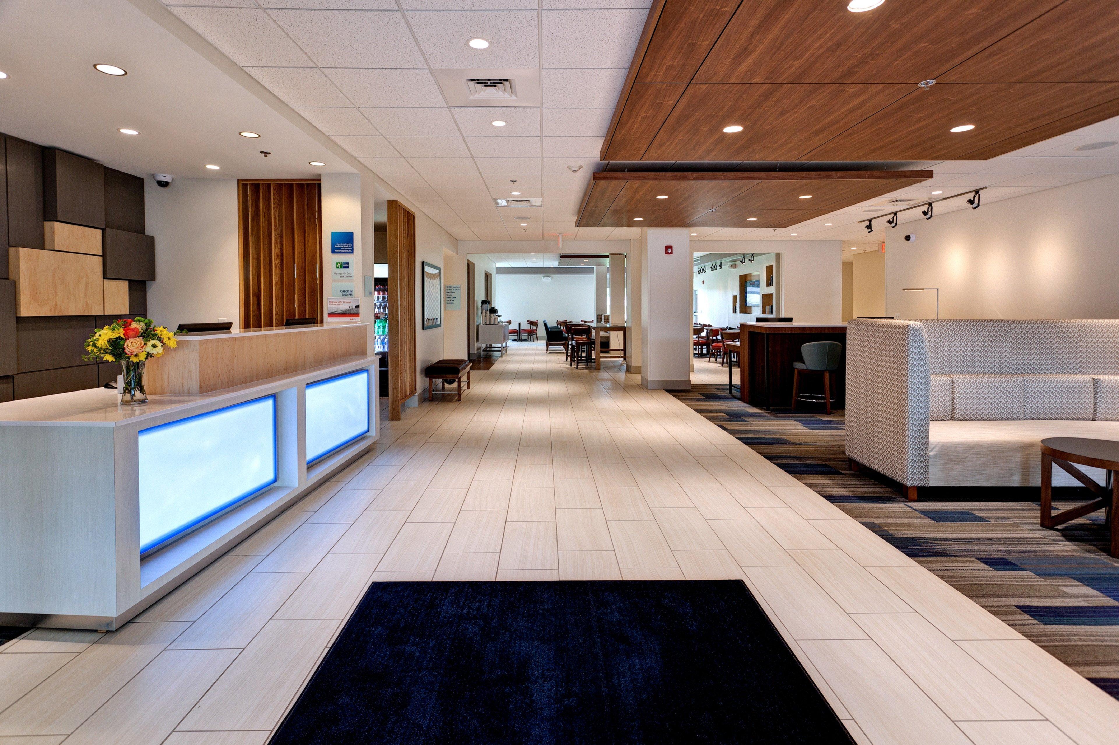 Holiday Inn Express & Suites Manhattan By Ihg Екстер'єр фото