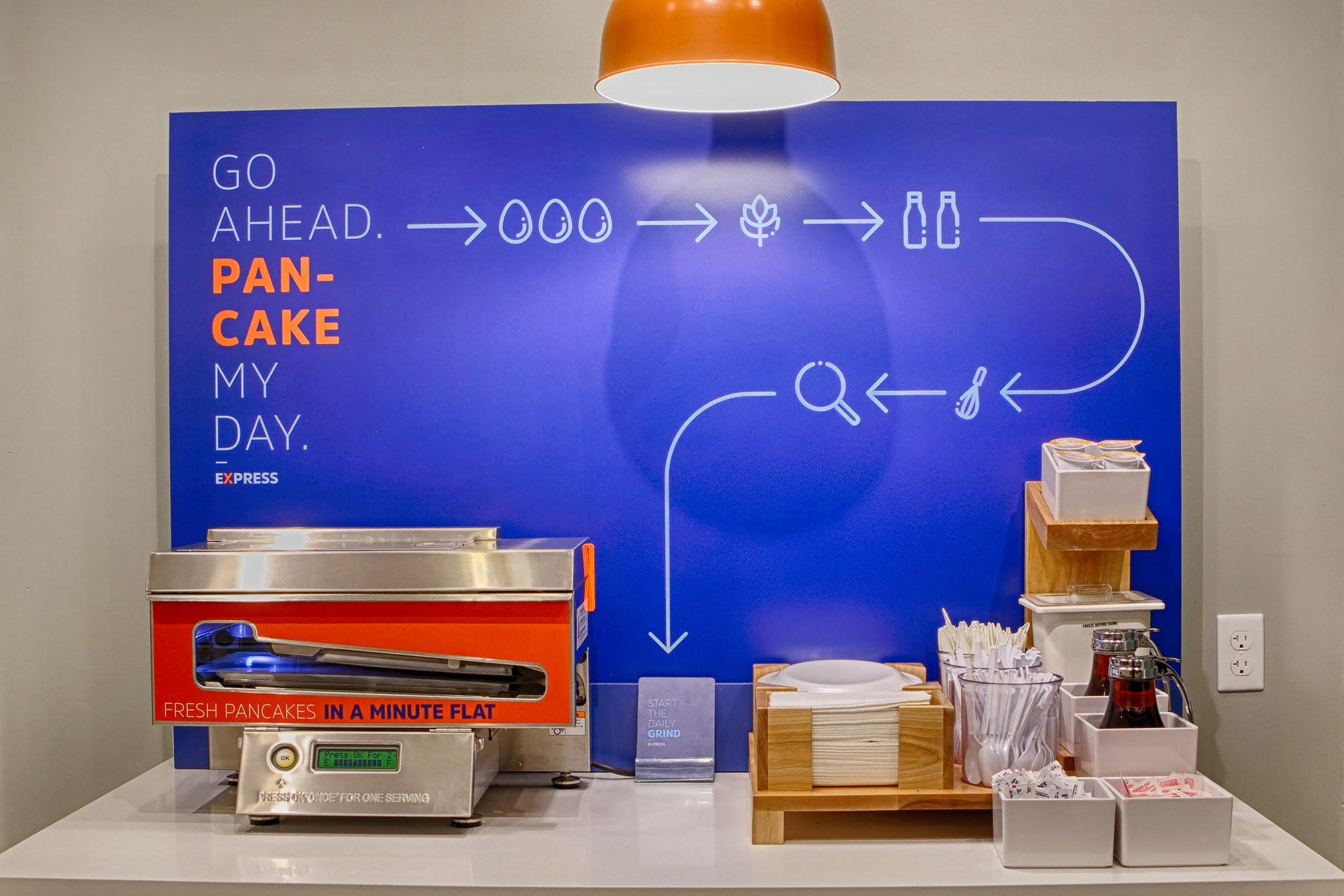 Holiday Inn Express & Suites Manhattan By Ihg Екстер'єр фото