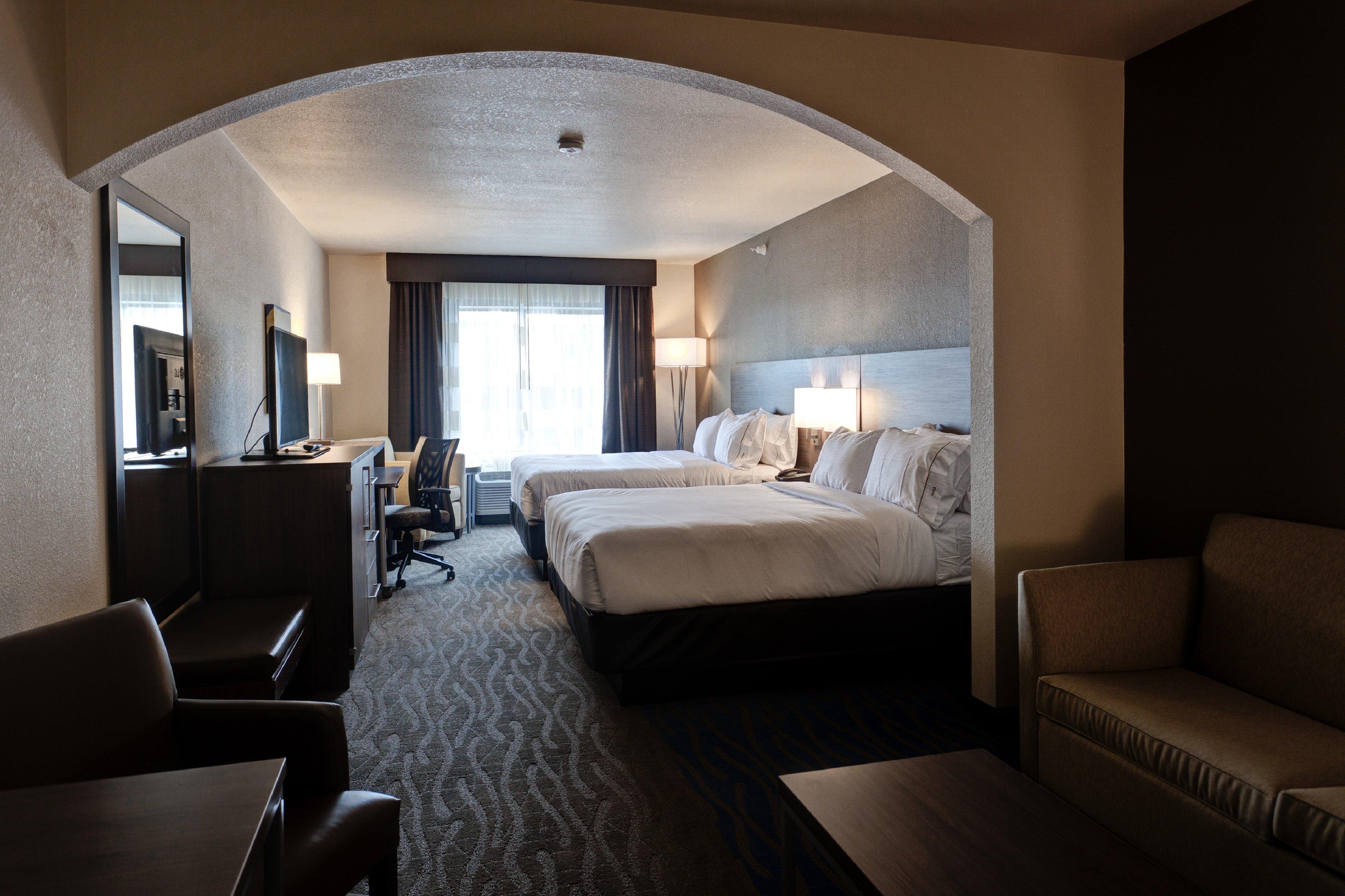 Holiday Inn Express & Suites Manhattan By Ihg Екстер'єр фото