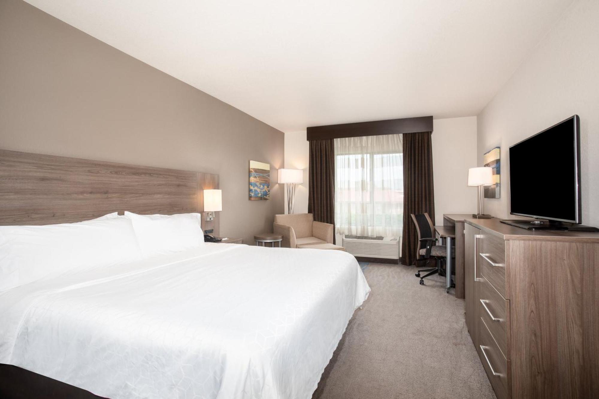 Holiday Inn Express & Suites Manhattan By Ihg Екстер'єр фото