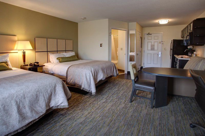 Holiday Inn Express & Suites Manhattan By Ihg Екстер'єр фото